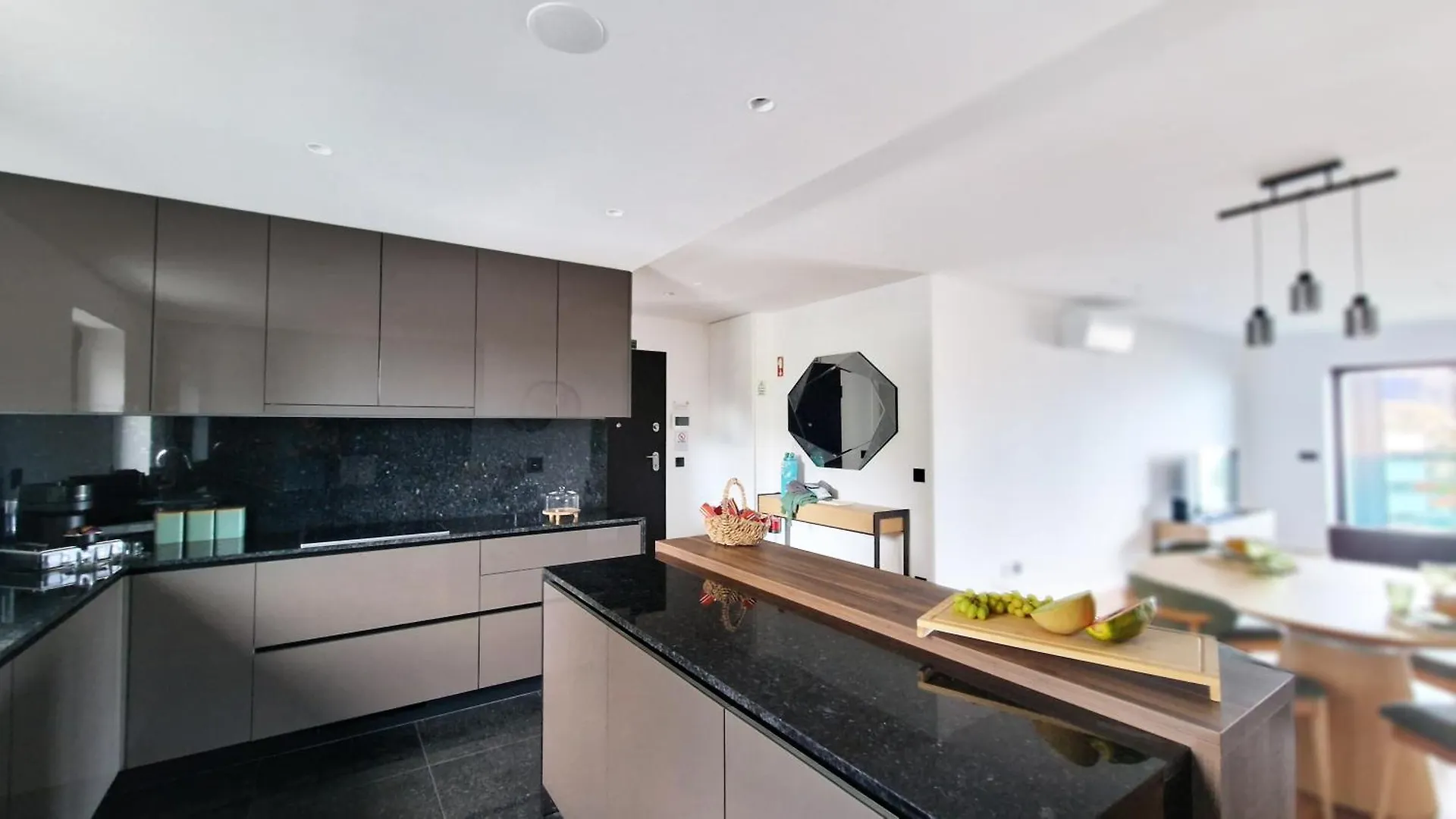 Blissful Suite By Lovelystay Funchal  Funchal (Madeira)